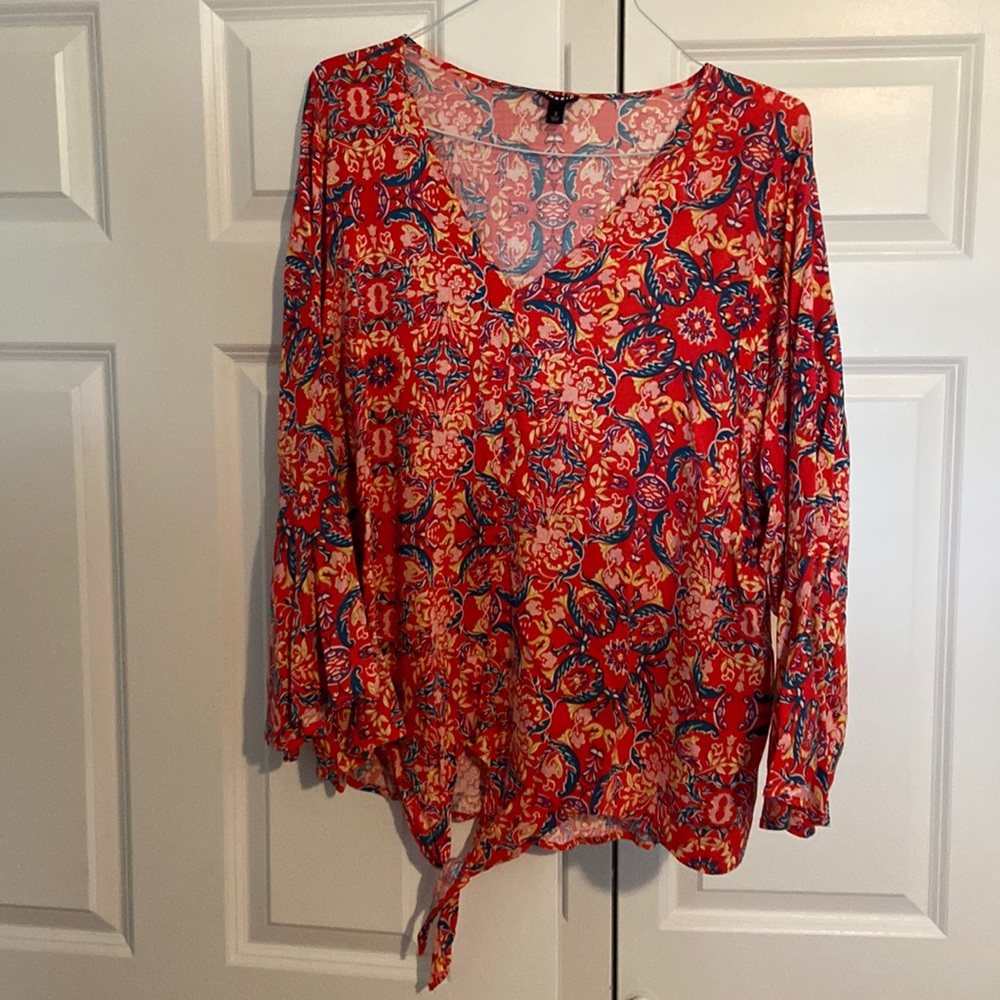 Women’s top by Torrid size 3.